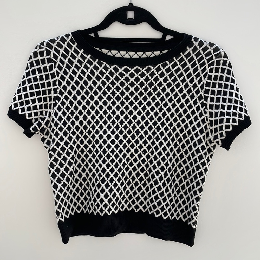 Vintage black and white woven sweater. Small